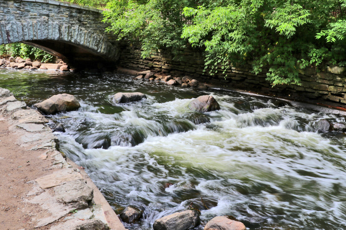 Scenic landscape with flowing water in the Minnehaha Park, Minneapolis, Minnesota, USA.